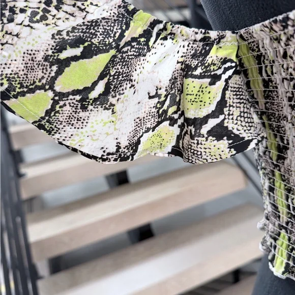 New Y2K Lime Snake Print Off-Shoulder Smoked Crop Top size S - Picture 4 of 4